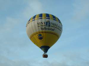 OO-BNI hot air balloon. Photograph by G Bann