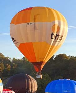 OO-BNT hot air balloon, added to the archive 22 September 2026. Photograph by George_Madd