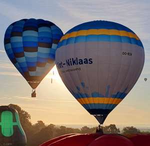 OO-BSW hot air balloon, added to the archive 22 September 2026. Photograph by George_Madd