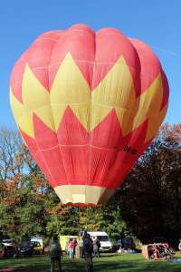 OO-GDF hot air balloon. Photograph by G Bann